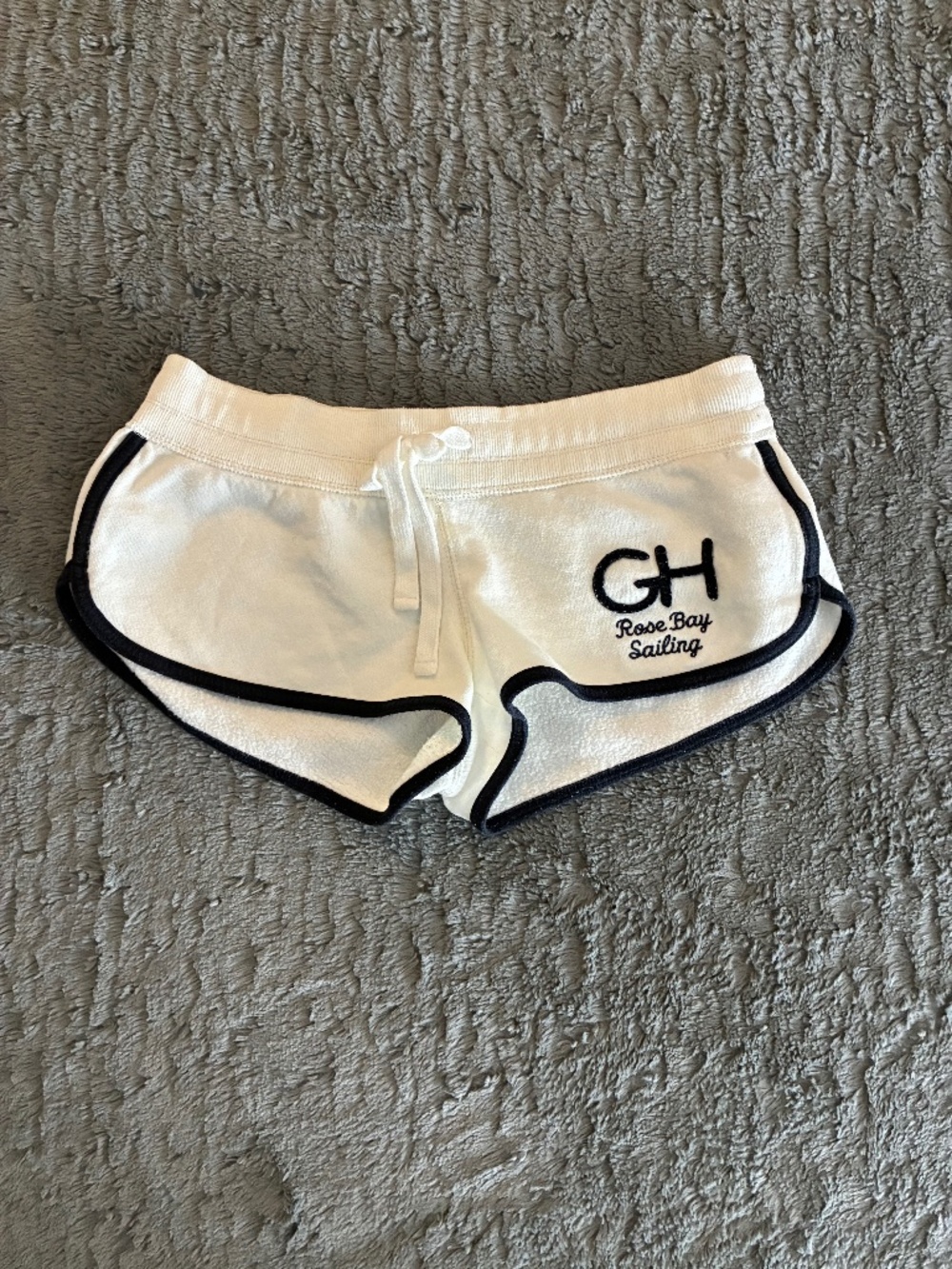 MASSIVE $10 SALE White GH Gilly Hicks Rose Bay Sailing Trimmed Women's Shorts